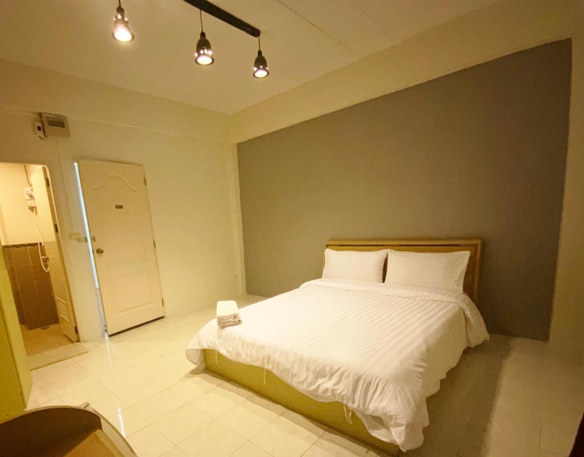 Uh Hostel Bangsaen Esterno foto